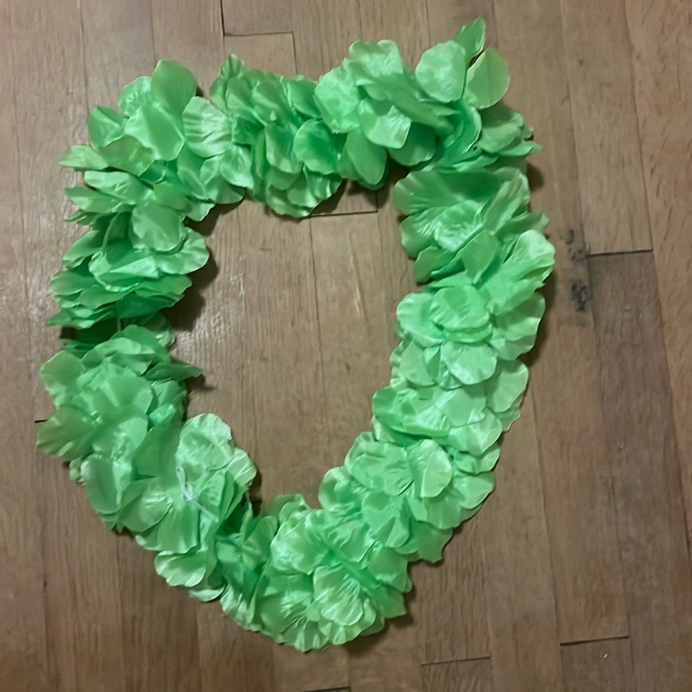 Hawaiian lei great for decor, fun gift, halloween costume etc!